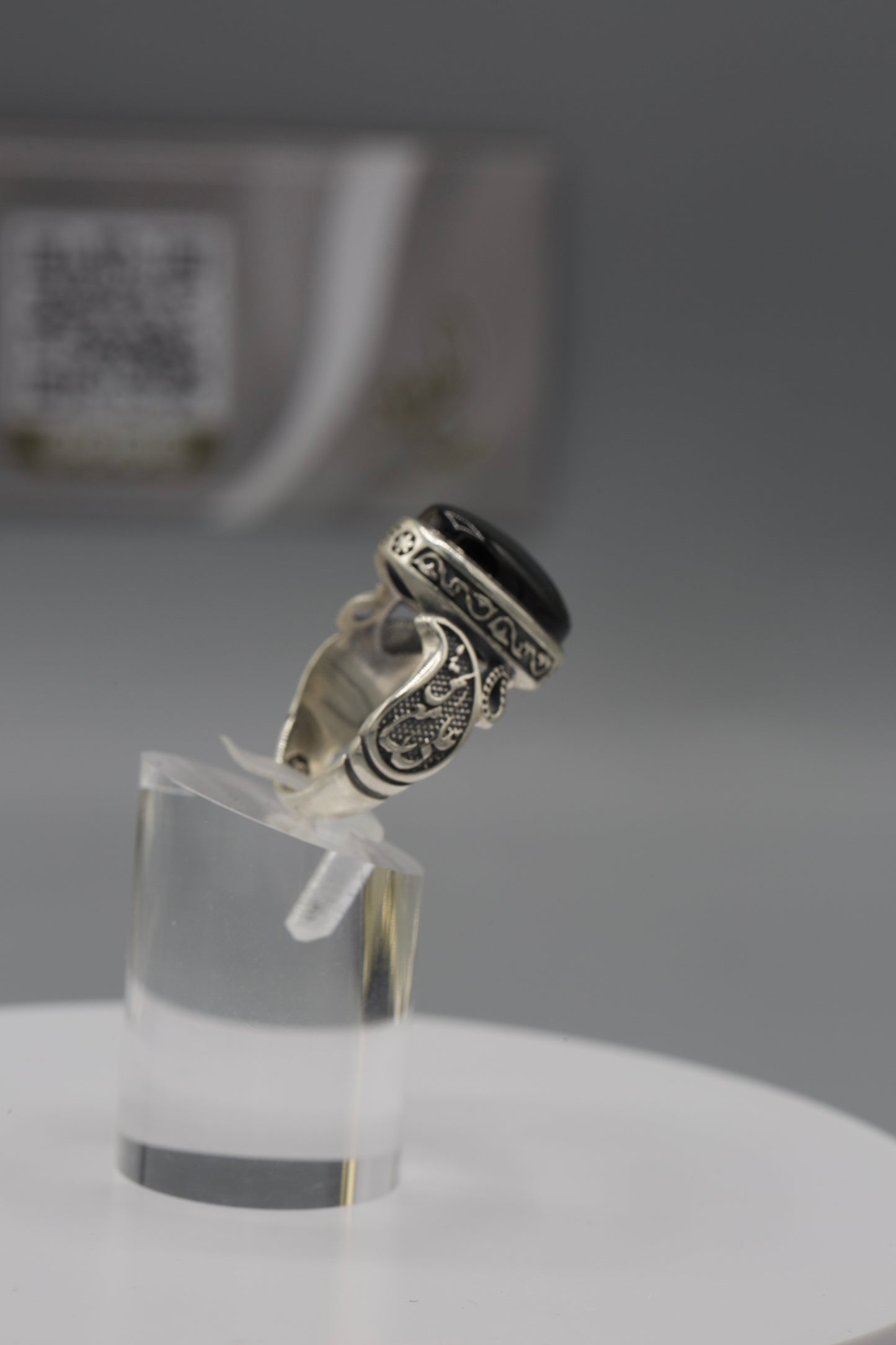 Black Aqeeq engraved silver base