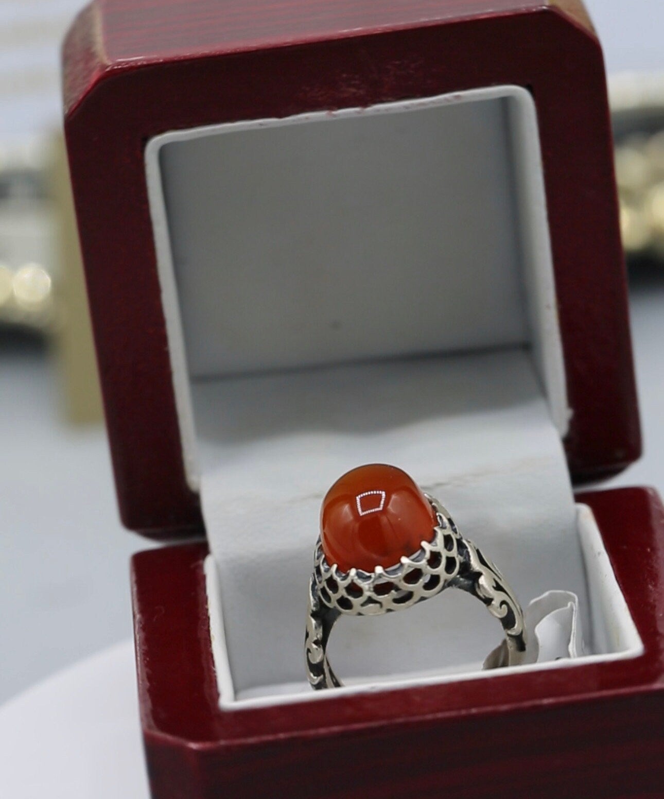 Dome shape Aqeeq Yemeni Safavid base ring