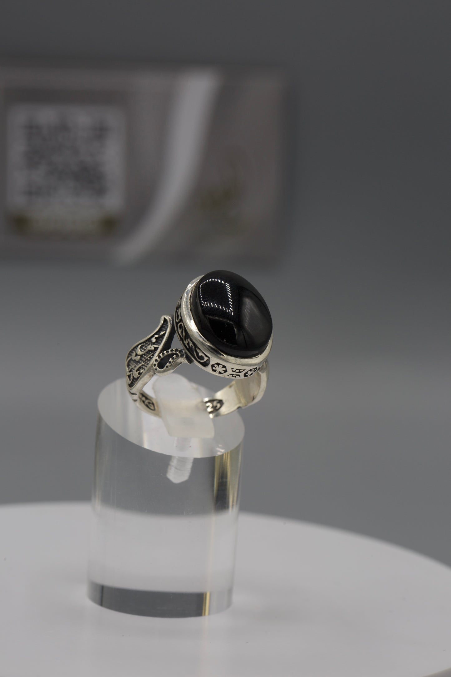 Black Aqeeq engraved silver base