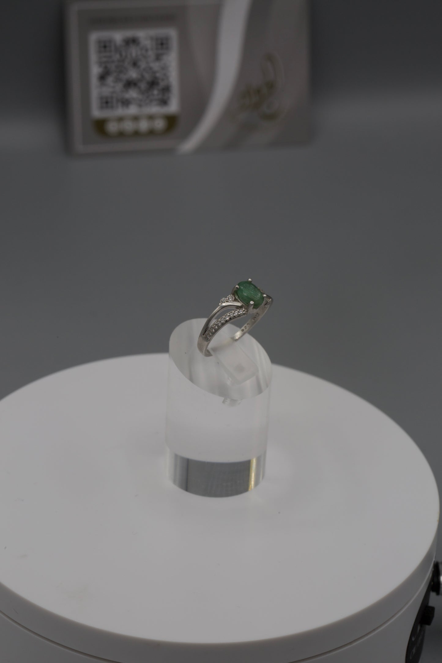 Emerald silver women’s Ring [12]